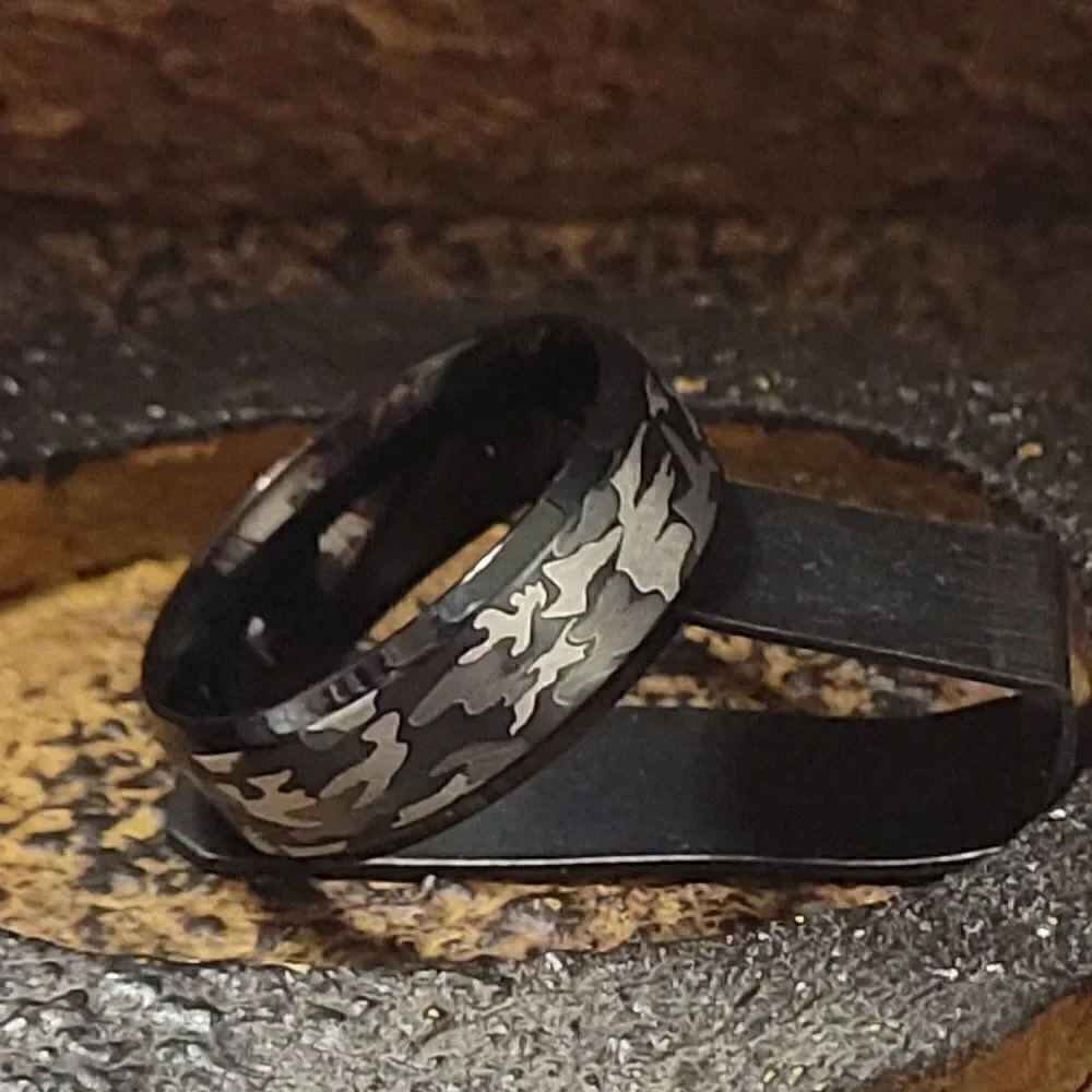 Men's Urban Black and Grey Camo Wedding Ring Band - Camouflage Wedding Ring - Picture 6 of 8